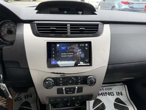 Used 2010 Ford Focus SE image 16