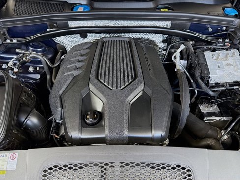 Certified 2022 Porsche Macan image 24