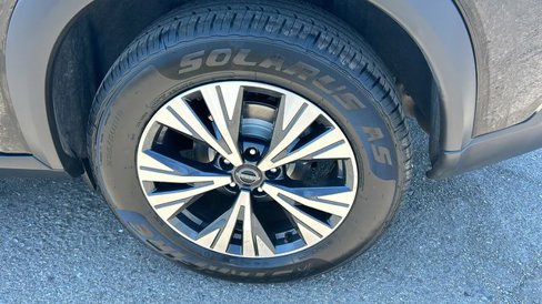 Used 2023 Nissan Rogue SV image 6