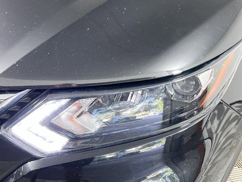 Used 2020 Nissan Rogue Sport S image 12
