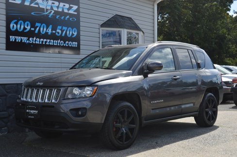 Used 2017 Jeep Compass Latitude image 1