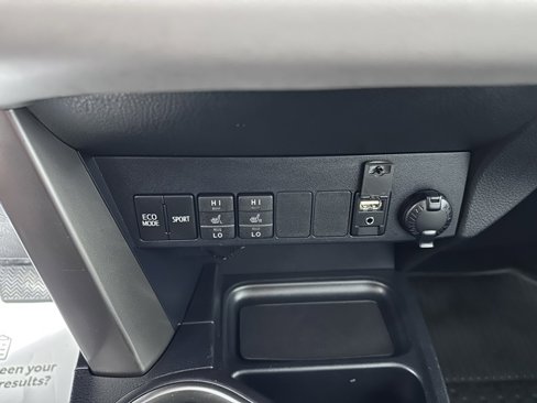 Used 2018 Toyota RAV4 XLE image 32