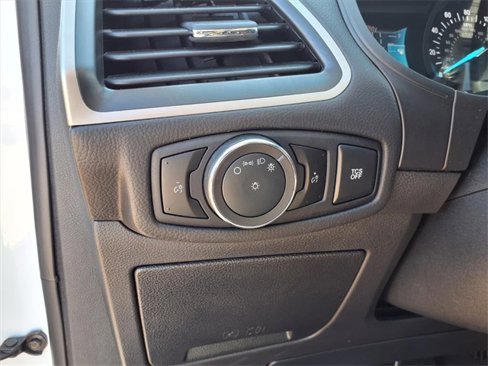 Used 2024 Ford Edge SEL image 16