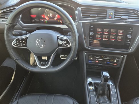Used 2023 Volkswagen Tiguan SE R-Line image 29