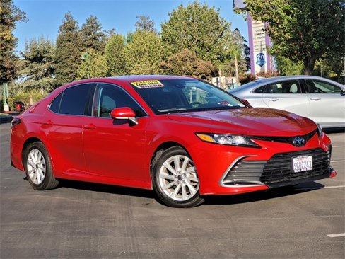 Used 2023 Toyota Camry LE image 2