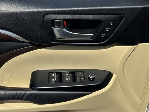 Used 2014 Toyota Highlander Limited image 22