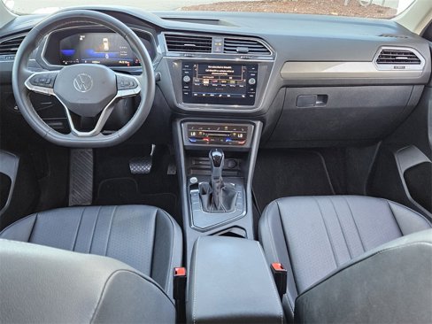 Used 2023 Volkswagen Tiguan SE image 8