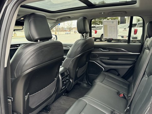 Used 2022 Jeep Grand Cherokee Limited image 25