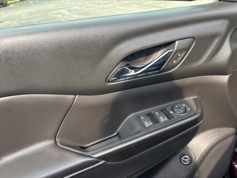 Used 2018 GMC Acadia SLT image 22