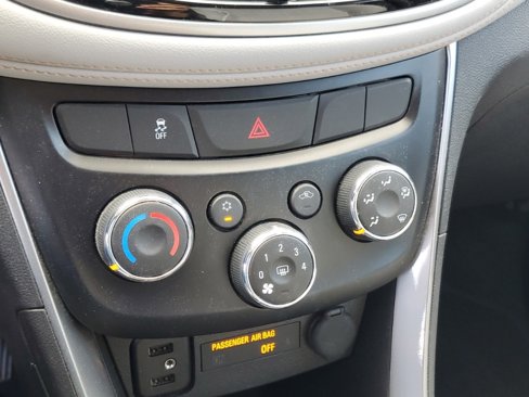 Used 2019 Chevrolet Trax LT w/ LT Convenience Package image 21