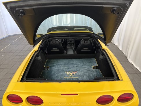 Used 2001 Chevrolet Corvette Coupe w/ Preferred Equipment Group2 image 13