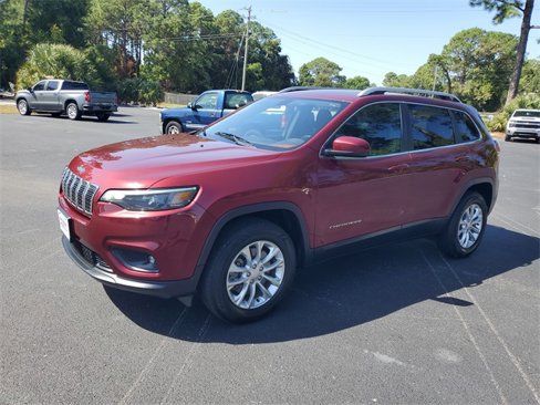 Used 2019 Jeep Cherokee Latitude w/ Cold Weather Group image 3