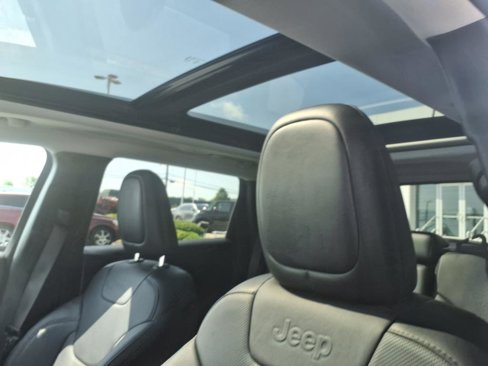 Used 2021 Jeep Cherokee Limited image 14