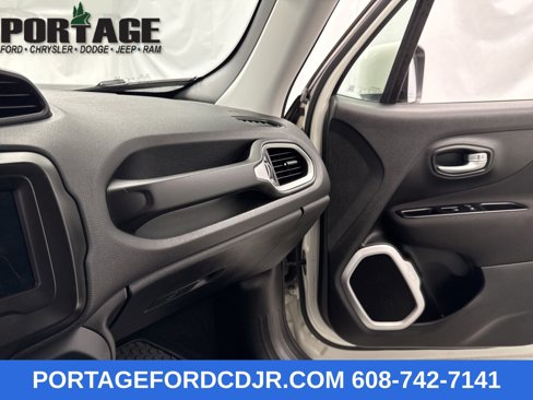 Used 2021 Jeep Renegade Latitude w/ Convenience Group image 22