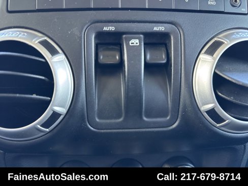 Used 2016 Jeep Wrangler Rubicon w/ Power Convenience Group image 71