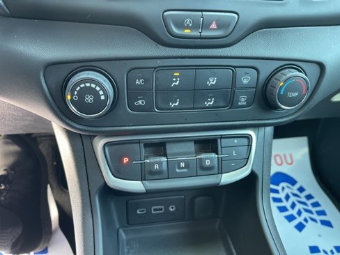Used 2024 GMC Terrain SLE image 21