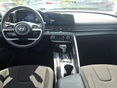 Used 2024 Hyundai Elantra SEL image 28