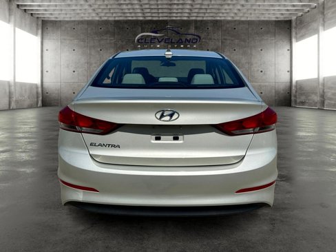 Used 2017 Hyundai Elantra SE image 4
