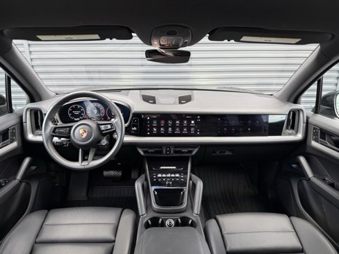 Certified 2025 Porsche Cayenne image 17