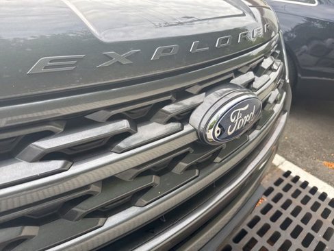 Used 2019 Ford Explorer XLT w/ Equipment Group 202A image 3