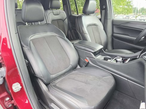Used 2024 Jeep Grand Cherokee Altitude image 17