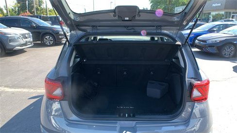 Used 2023 Hyundai Venue SEL image 23