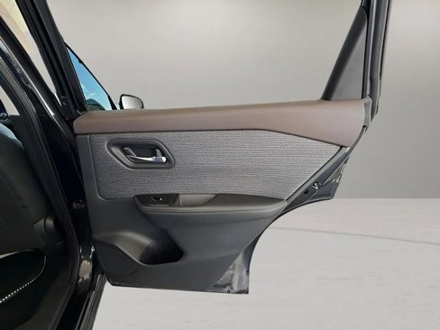 Used 2021 Nissan Rogue SV image 24