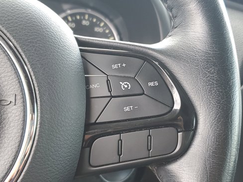 Used 2016 Jeep Renegade Latitude image 10