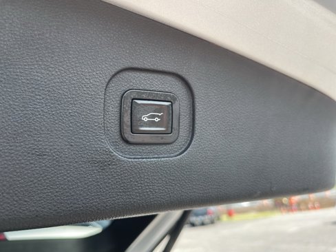 Used 2017 Chevrolet Equinox Premier w/ Enhanced Convenience Package image 28