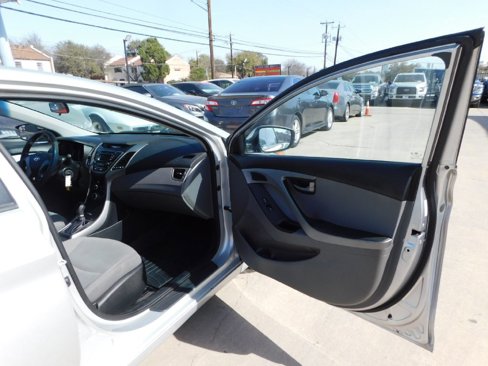 Used 2016 Hyundai Elantra SE image 38
