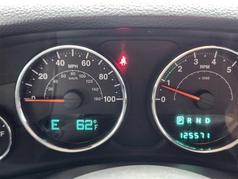 Used 2013 Jeep Wrangler Unlimited Sahara w/ Connectivity Group image 15