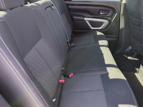 Used 2018 Nissan Titan SV w/ SV Convenience Package image 18