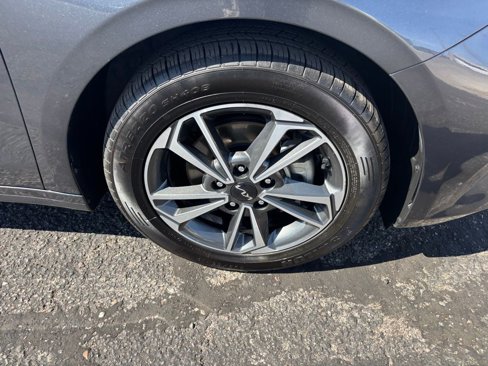 Used 2023 Kia Forte LXS image 3