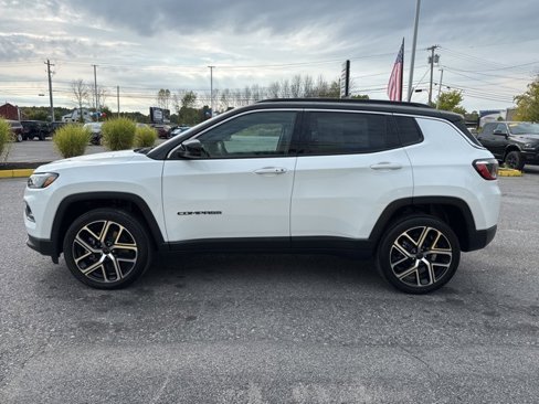 New 2025 Jeep Compass Limited image 4