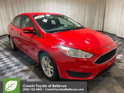 Used 2017 Ford Focus SE w/ Cold Weather Package image 2