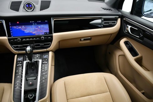Certified 2021 Porsche Macan image 34