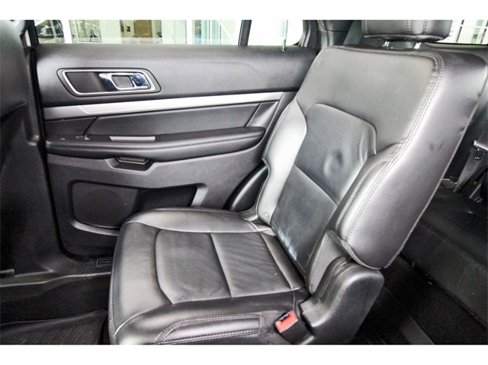 Used 2018 Ford Explorer XLT w/ Equipment Group 202A image 11