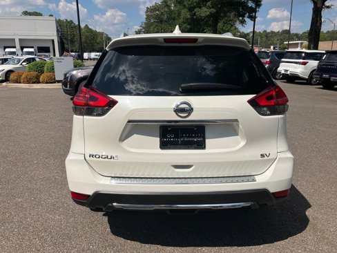 Used 2017 Nissan Rogue SV w/ SV Premium Package image 11