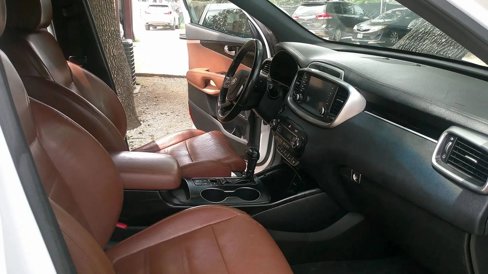 Used 2019 Kia Sorento SX image 32