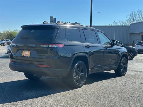 Used 2023 Jeep Grand Cherokee L Laredo image 8