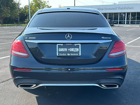 Used 2017 Mercedes-Benz E 300 4MATIC image 7