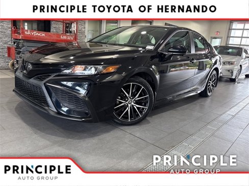 Used 2021 Toyota Camry SE w/ Carpet Mat Package (TMS) image 1