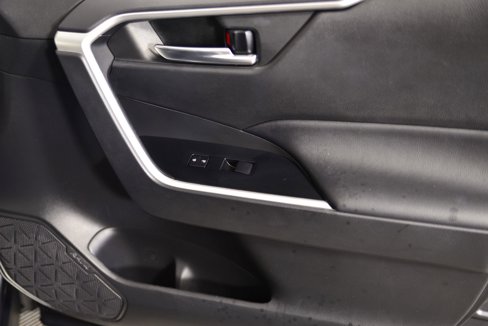 Used 2021 Toyota RAV4 XLE image 10
