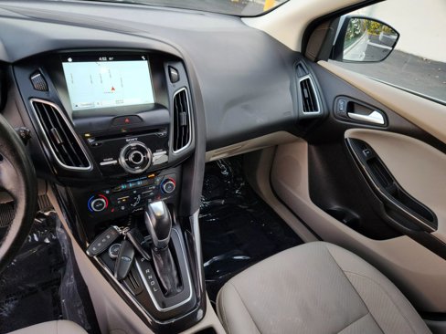 Used 2016 Ford Focus Electric Hatchback image 9