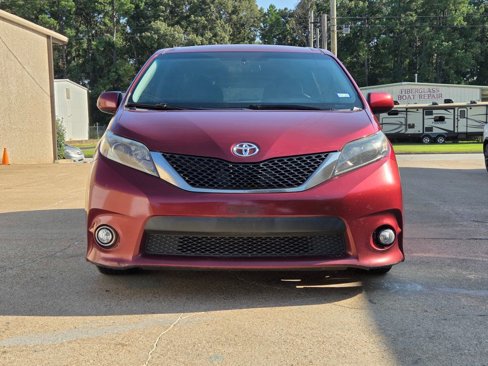 Used 2016 Toyota Sienna SE image 9