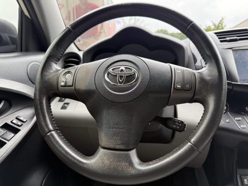 Used 2014 Toyota RAV4 EV image 22