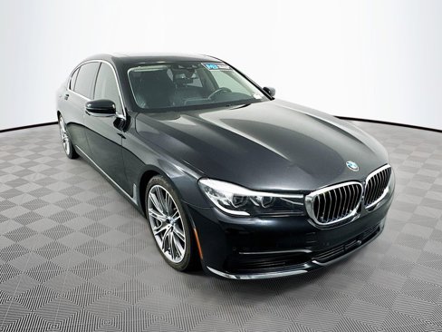 Used 2019 BMW 740i w/ Executive Package image 3