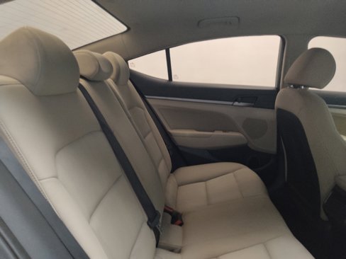 Used 2017 Hyundai Elantra SE image 19