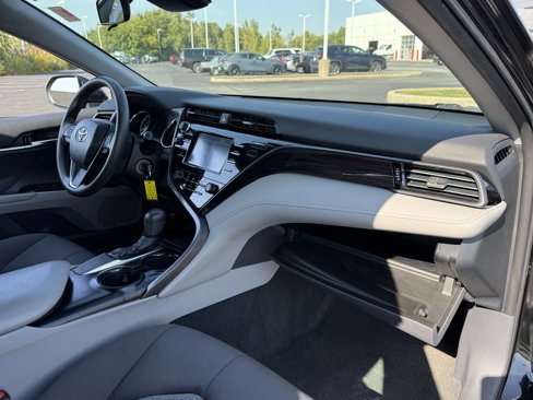 Used 2019 Toyota Camry LE image 13