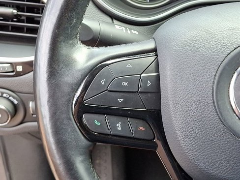 Used 2020 Jeep Cherokee Latitude Plus image 22